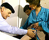  Papy de +60 ans baise l'�pouse d'un ami !