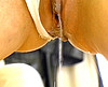 Urophile: Sa femme lui pisse dans la bouche !!