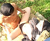  Il culbute une bonne soeur en plein air !