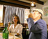  Papy offre de l'alcool pour troncher la serveuse