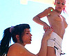  Angie et Nina se godent dans un jacuzzi
