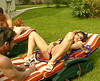  Baise dans le jardin entre couple d'amis