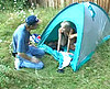 SUCEUSE :  Vieux baise avec un jeune couple au camping