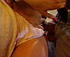 porno video Jeune salope qui suce des bites sales dans les W.C sexe gratuit