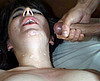  Chaude brunette de 19 ans participe � une orgie 