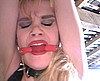  Mature blonde subit des s�vices BDSM 