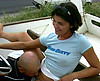 Une brunette taille une pipe sur un b�teau 