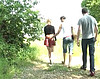 Video : Une blondinette fait une promenade coquine en v�lo