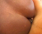  Travesti black qui se fait �clater la rondelle !! 