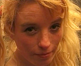 video porno :  Blonde partouz�e par 4 potes � la sortie de la fac 