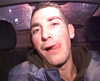  Pipes intenses � l�arri�re d�une voiture