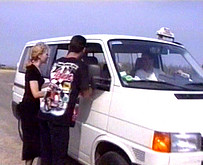  Il paye le taxi en nature avec sa femme 