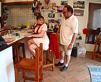  Le p�re et le fils baisent la m�me gonzesse !! 