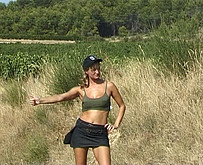  Sabrina Ricci prend en stop une randonneuse lesbi 