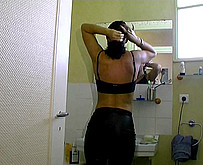 Jeune prostitu�e re�oit un vieux dans sa piaule