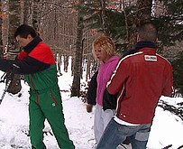  Belle blonde se fait enculer en pleine montagne 