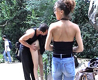  Ils les baisent au parc public