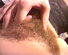 Homme m�r p�n�tre la chatte poilue de son �pouse