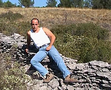 Une enculade entre gays dans une prairie