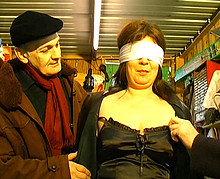 Femme de 50 ans humili�e par 2 vieux