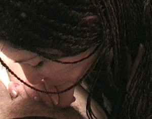 Joli couple se filme pendant leurs �bats amoureux