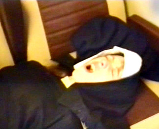 Un Pervers Devierge Une Bonne Soeur Dans Un Train 14