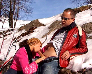 Ski 2009:Tout schuss dans  le derri&egrave;re de Sha&iuml;na... - Zlex.eu | Du sexe � volont�