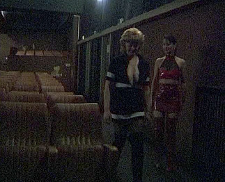 Deux vieilles  lesbos se godent dans un cin&eacute;ma - Zlex.eu | Du sexe � volont�