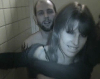  Belle garce baise dans les chiottes 