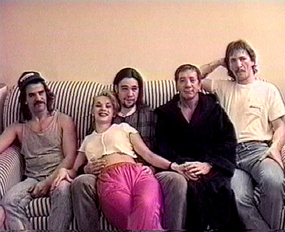 Un gang bang pour deux libertines canadiennes bien salopes