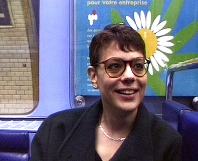 Brune à lunettes qui se dévergonde dans le métro